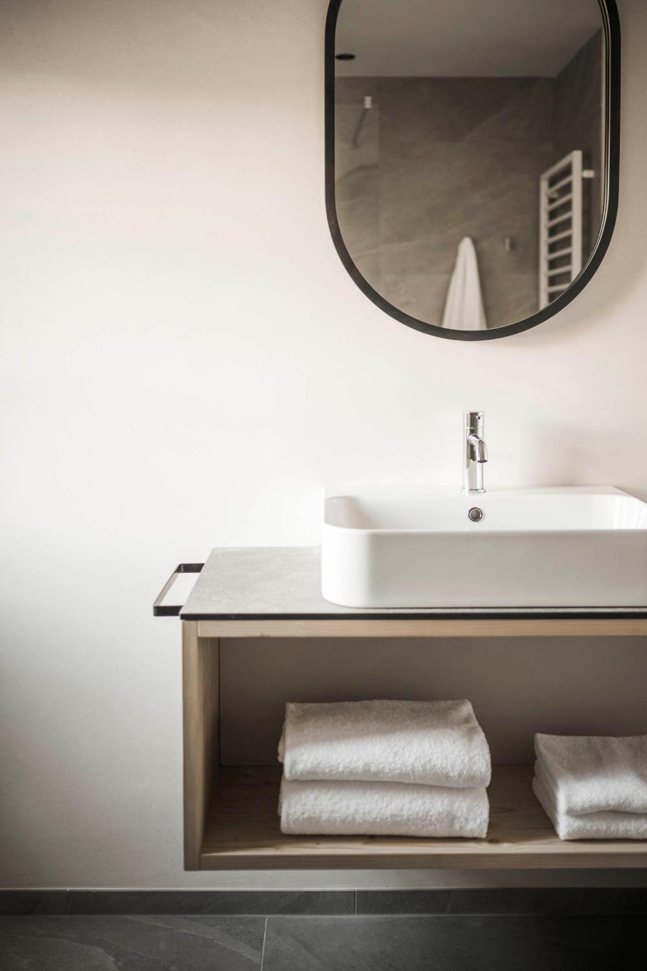 ריסקונה Hofergut Suites & Apartments מראה חיצוני תמונה
