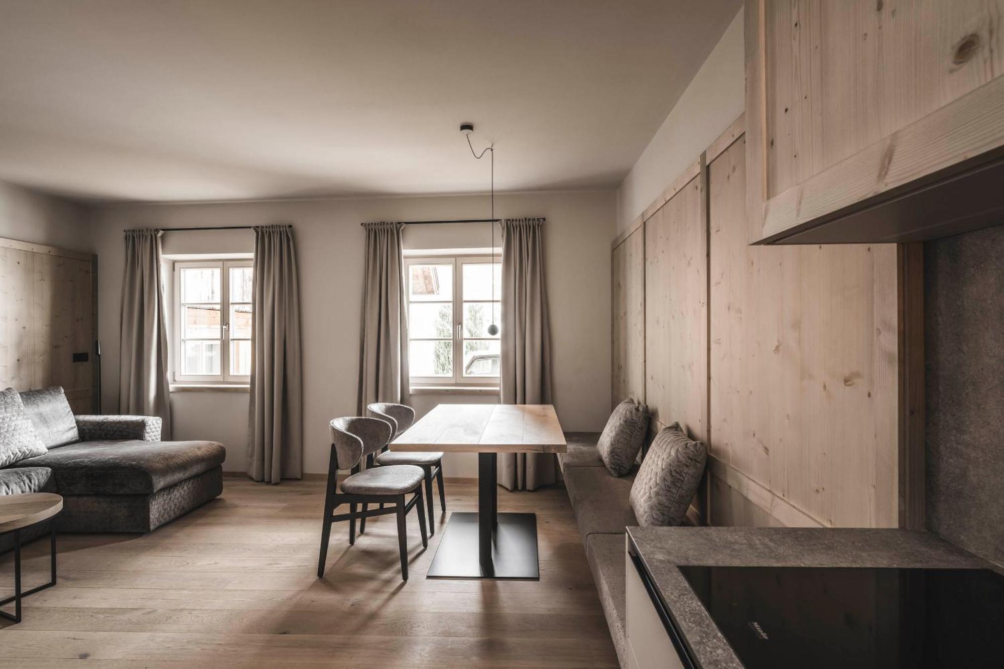 ריסקונה Hofergut Suites & Apartments מראה חיצוני תמונה